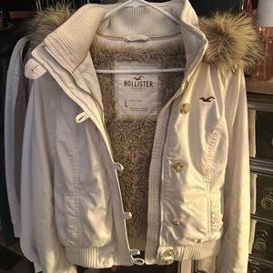 SOLD!!! - NOT FOR SALE!!! VINTAGE Y2K Hollister Women's Cream Faux Fur Jacket